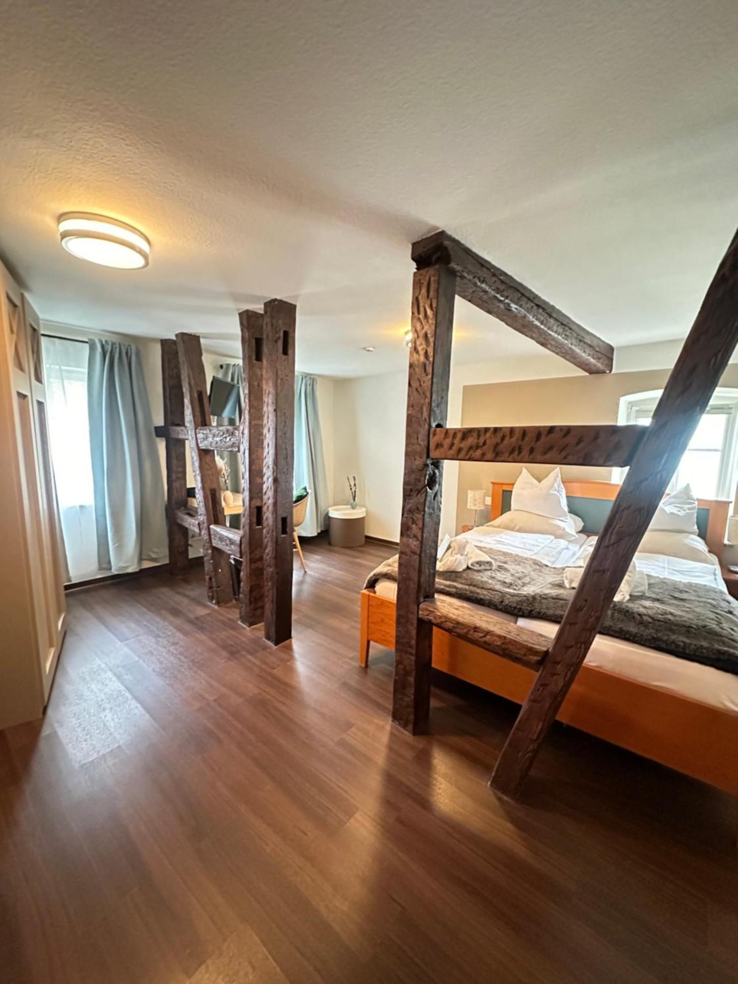 Hotel Adler Am Schloss Bonnigheim Exteriör bild